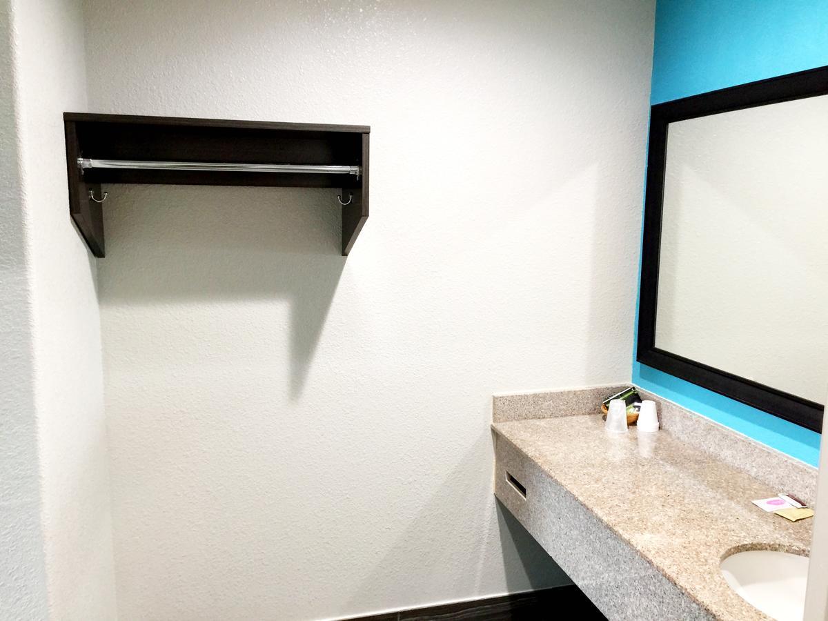Americas Best Value Inn & Suites Mont Belvieu Houston Eldon Kültér fotó